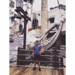 Meet your Posher, Hoàng